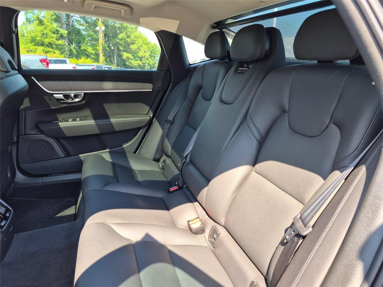 Used 2024 BLACK VOLVO  image 27