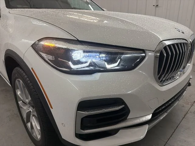 Used 2023 White BMW sDrive40i image 37