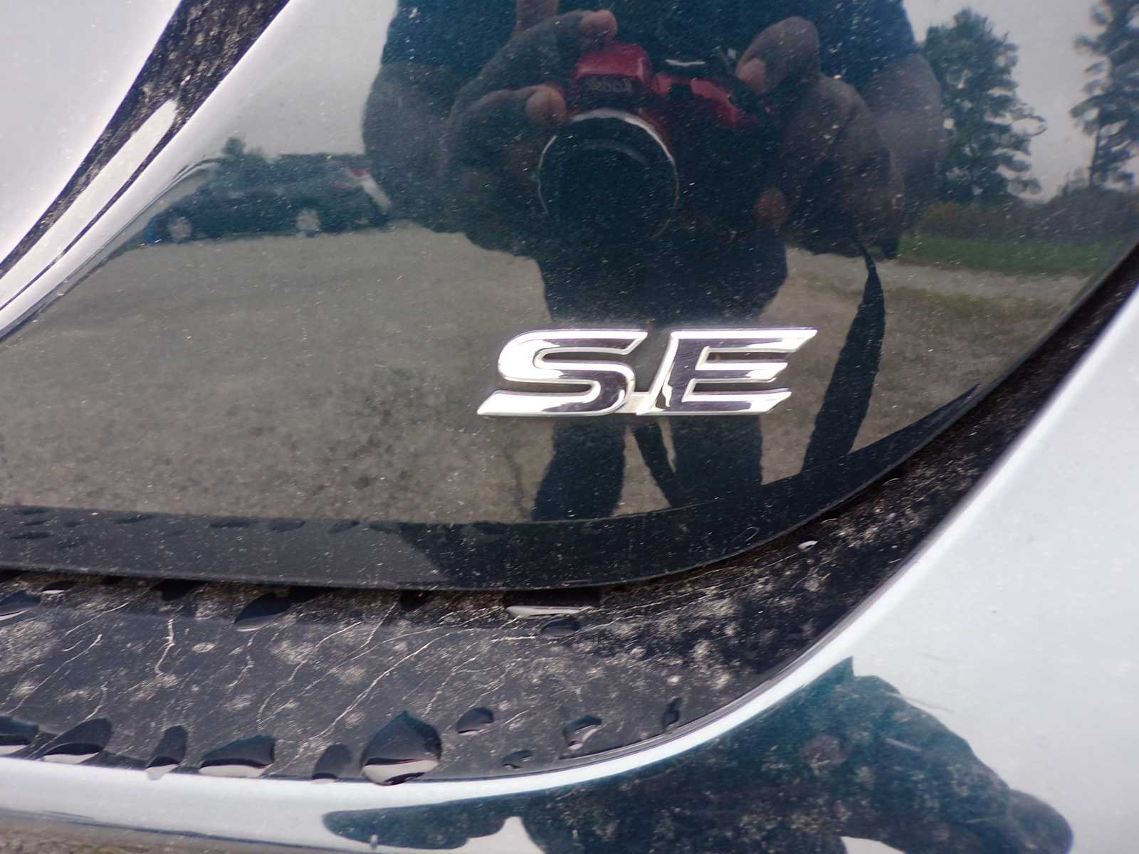 Used 2018 Blue Toyota SE image 19