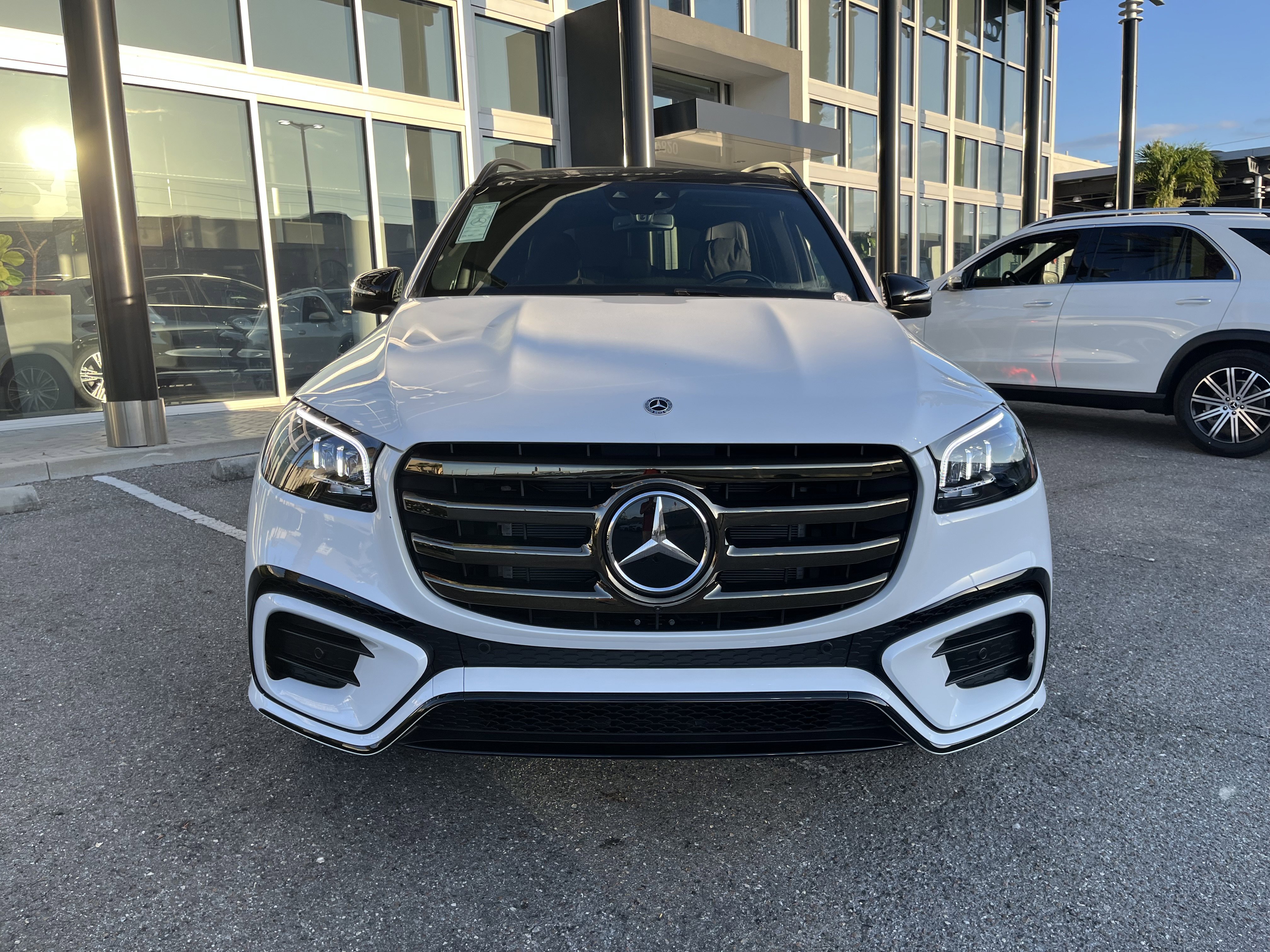 New 2026 MANUFAKTUR Moonlight White Metallic Mercedes-Benz GLS 580 image 10