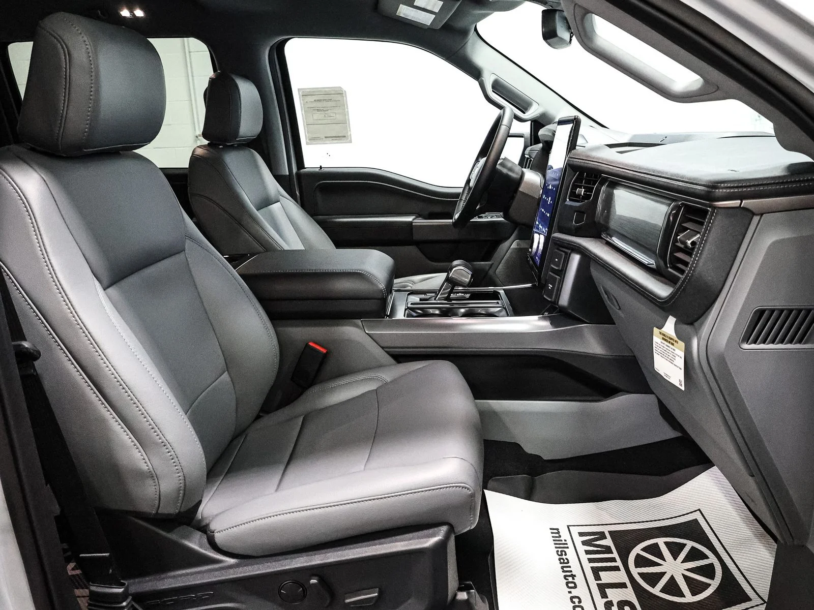 2025 Ford F-150 Lightning Flash - Photo 25