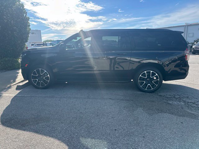 Used 2023 Chevrolet Suburban RST with VIN 1GNSKEKD9PR561035 for sale in Kansas City