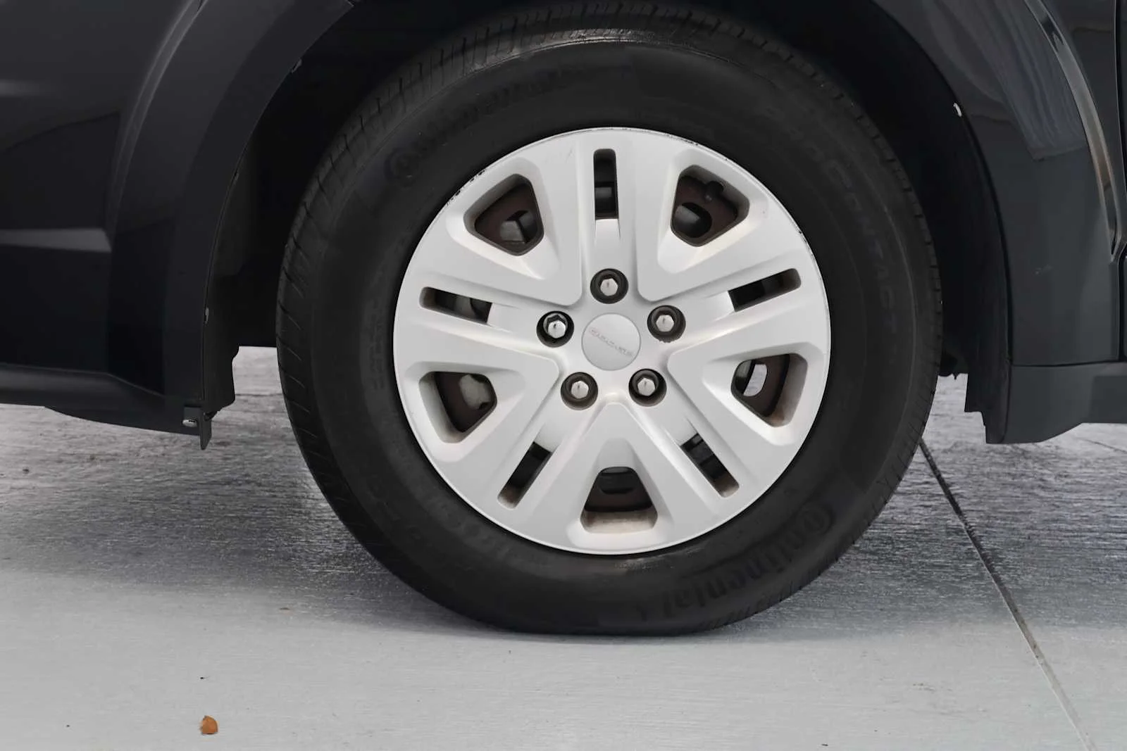 Used 2020 Pitch Black Clearcoat Dodge SE Value image 12