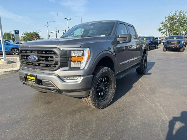 Used 2022 Gray Ford XLT image 2