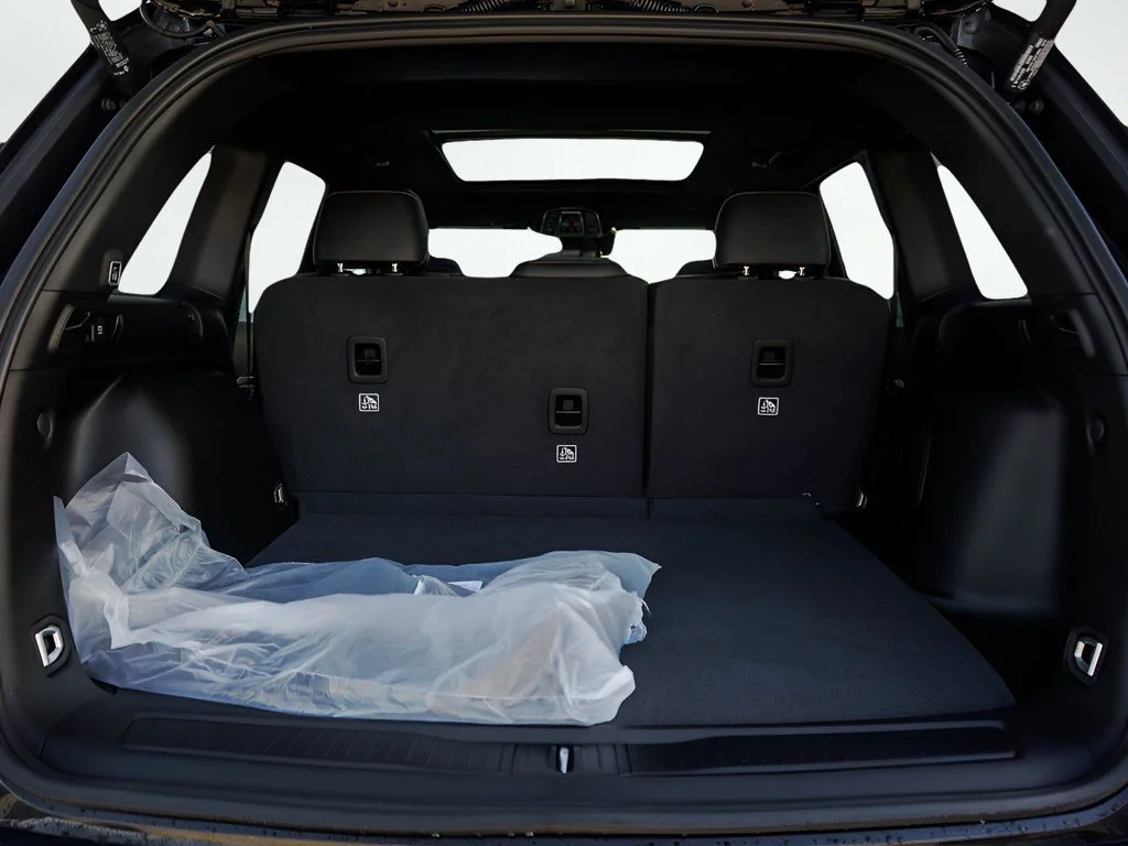 New 2026 Diamond Black Crystal Pearlcoat Jeep Limited image 8