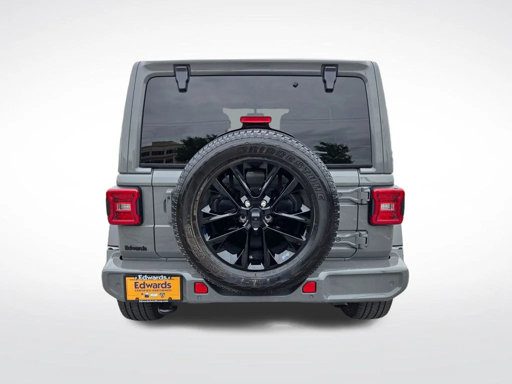 Used 2023 Gray Jeep Sahara image 4