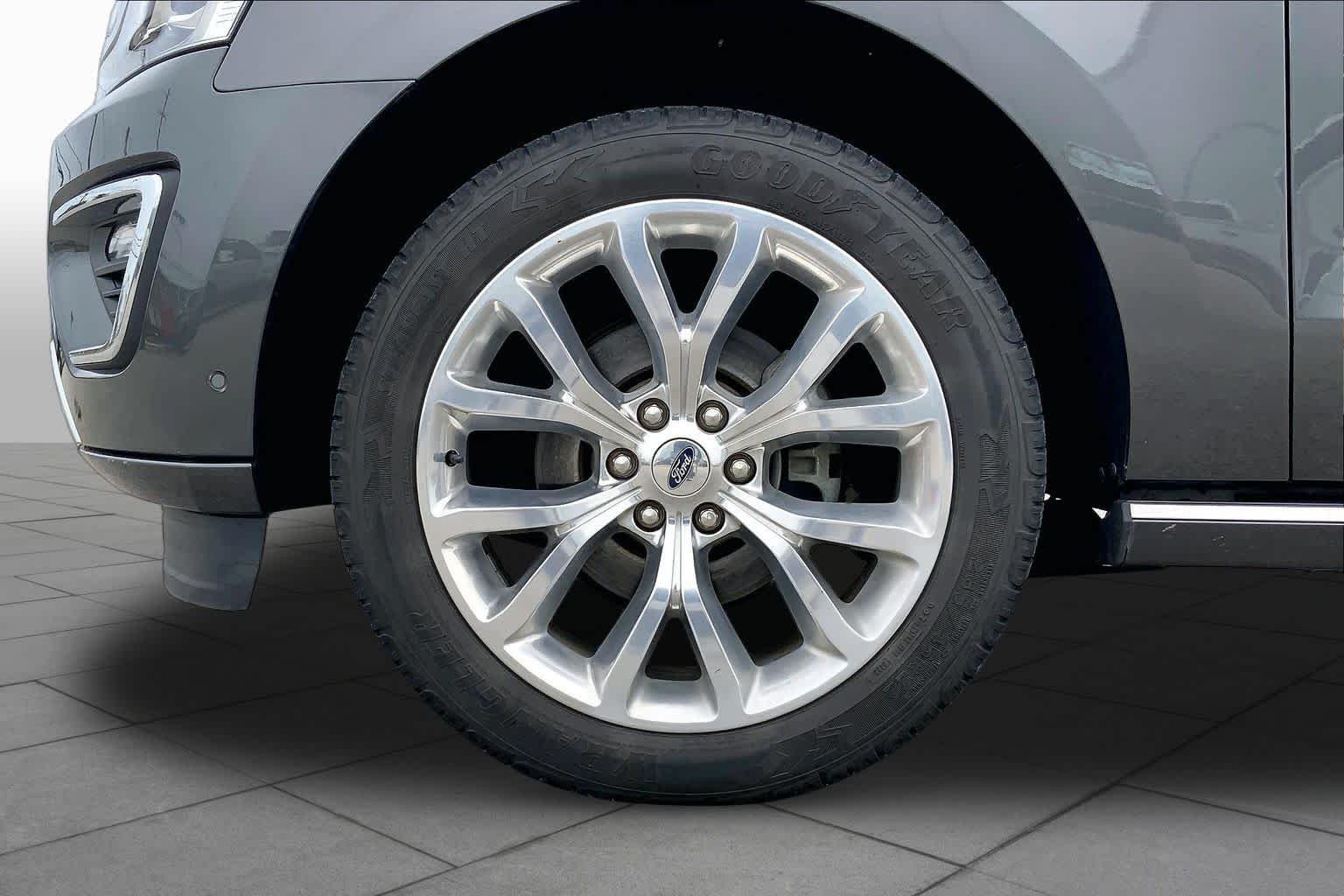 Used 2019 Magnetic Metallic Ford Platinum image 11