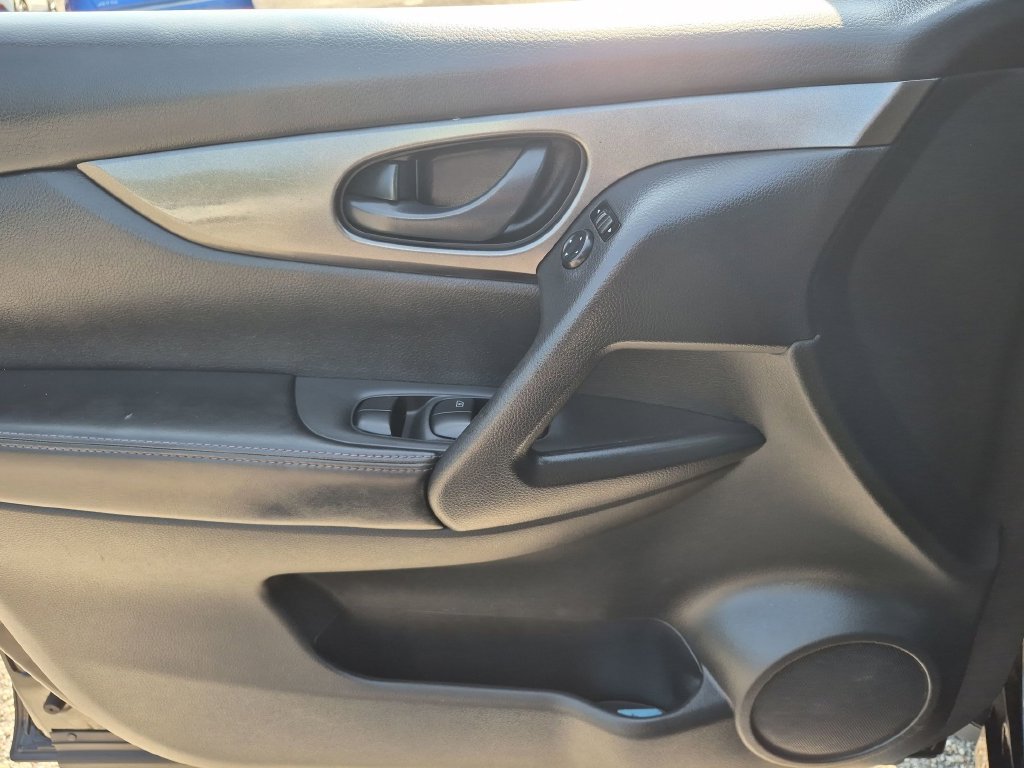 Used 2019 Black Nissan S image 35