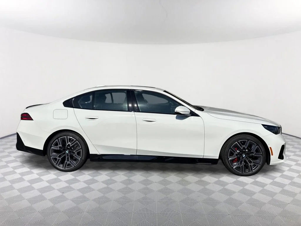 New 2027 White BMW 530i image 3
