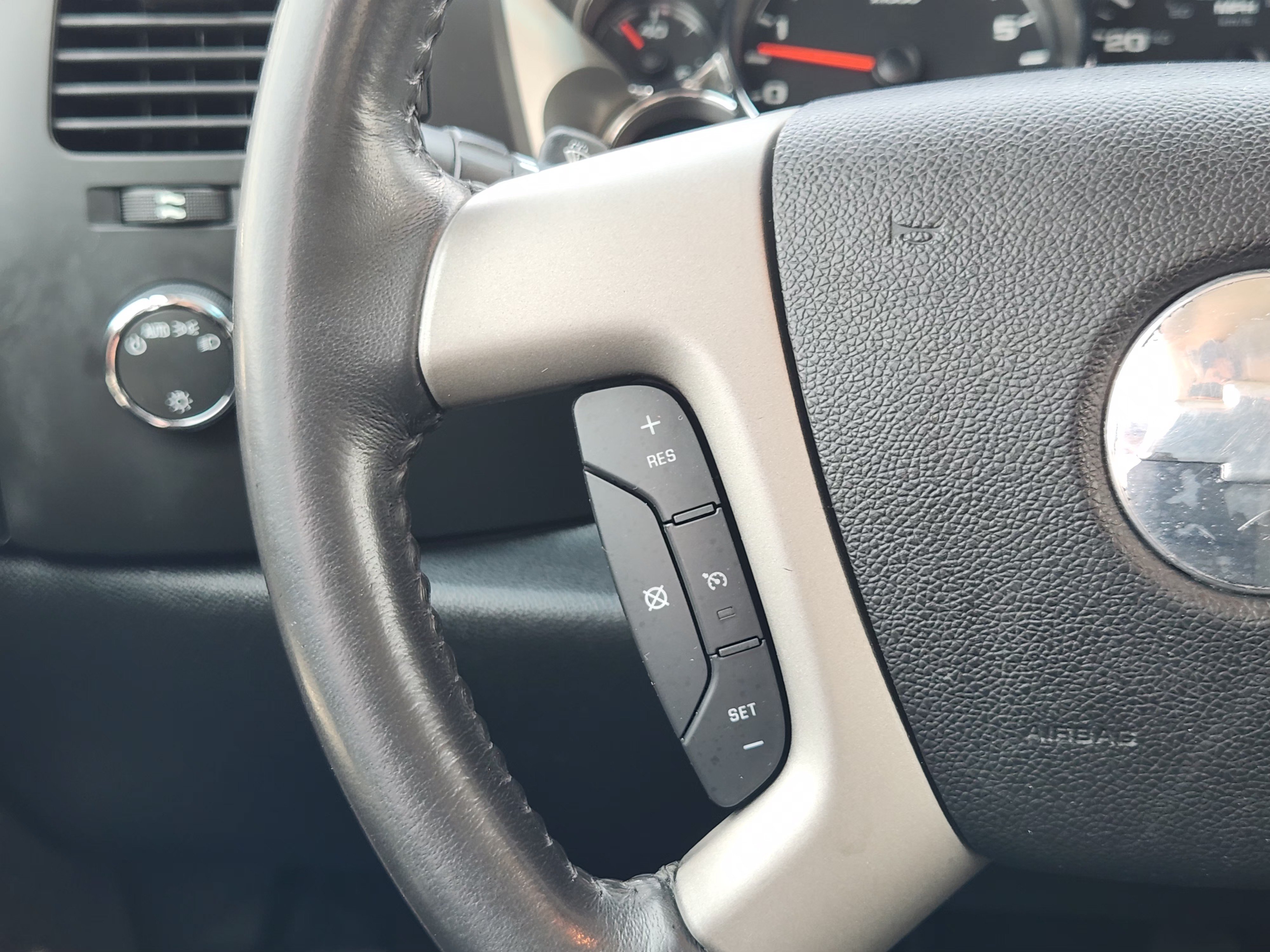 Used 2009 SUMMIT WHITE Chevrolet LT image 25