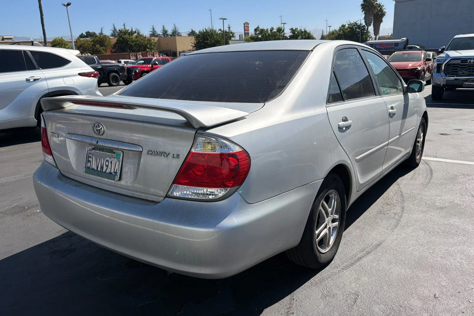 Used 2005 Silver Toyota LE image 5