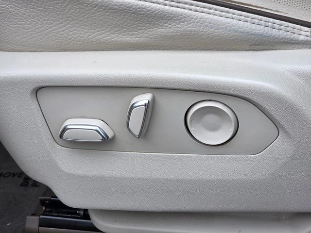 Used 2022 White GMC Denali image 17