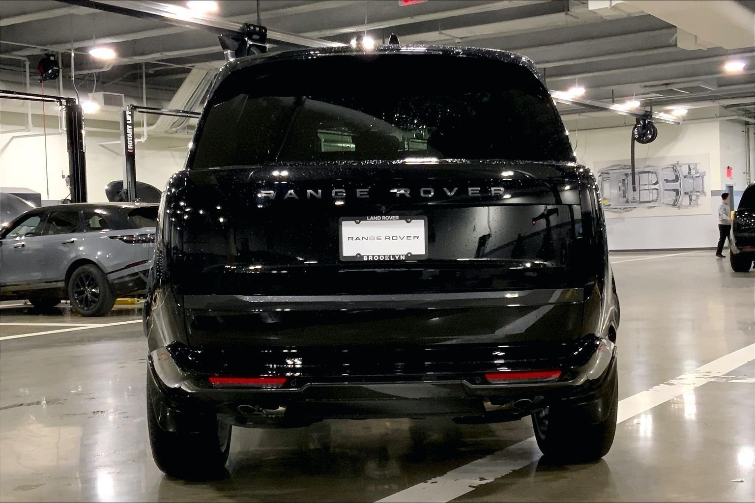 New 2026 Santorini Black Land Rover SE LWB 7-Seats / V8 image 4