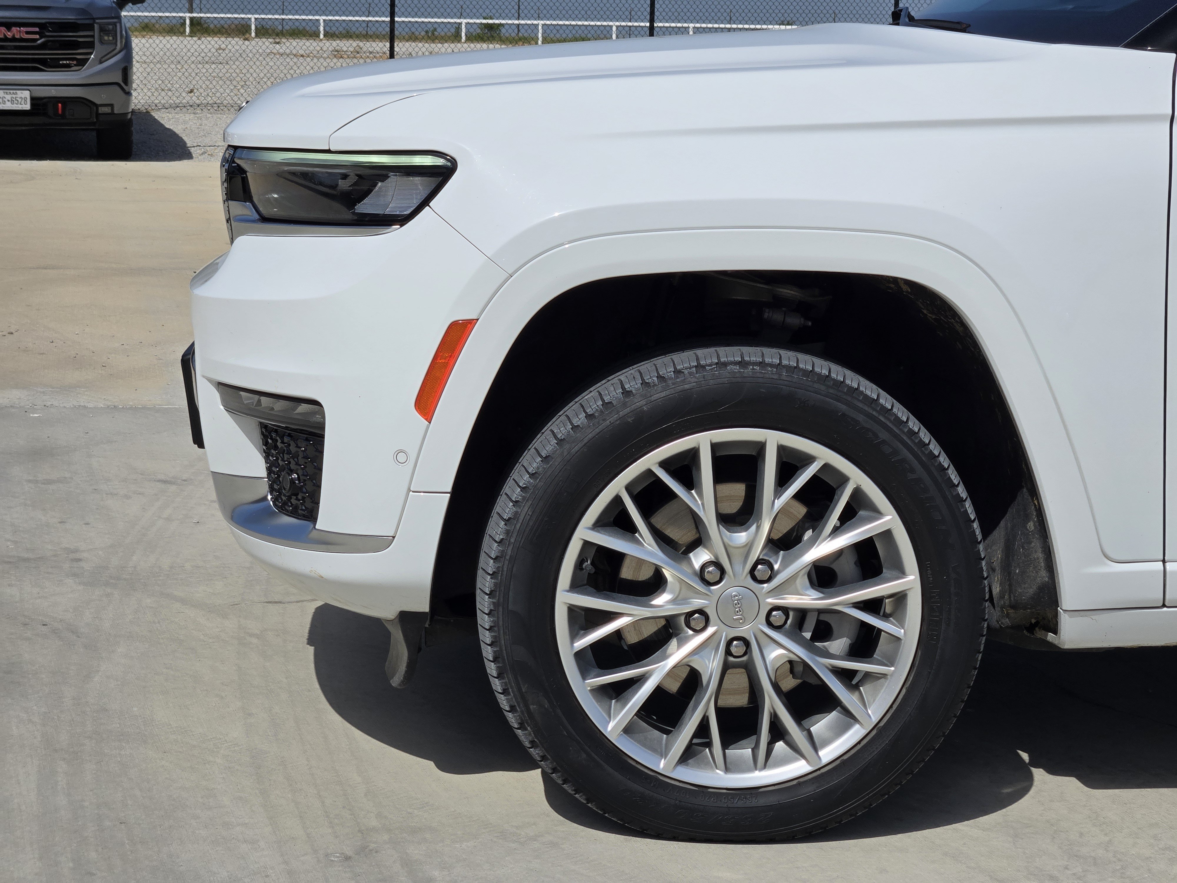 Used 2023 Bright White Clearcoat Jeep Summit image 9