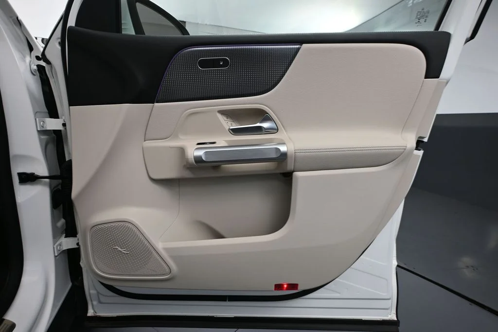 Used 2022 White Mercedes-Benz 300 image 44