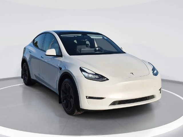 Used 2021 White Tesla Long Range image 1