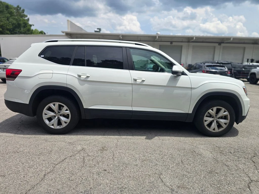 Used 2018 White Volkswagen 3.6L V6 SE image 9