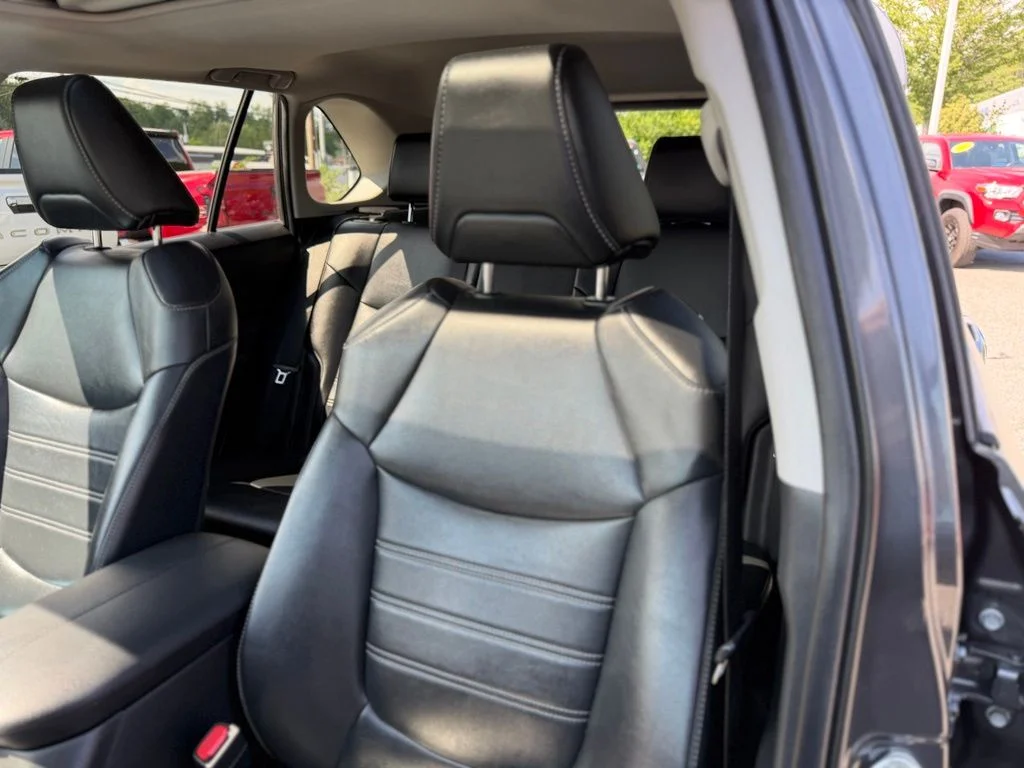 Used 2020 Gray Toyota XLE Premium image 10