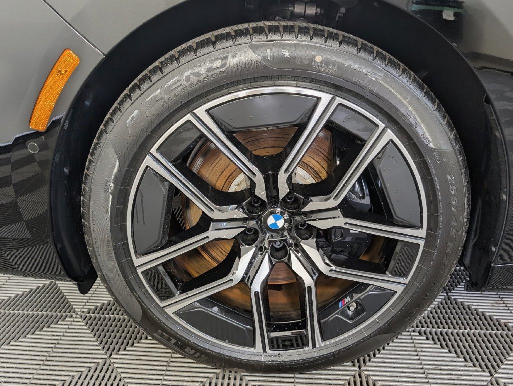 Used 2026 Black BMW xDrive60 image 10