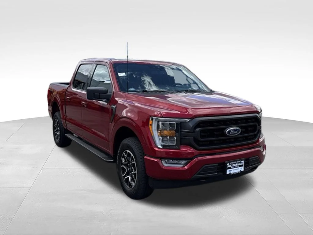 Used 2022 Rapid Red Metallic Tinted Clearcoat Ford XLT image 9