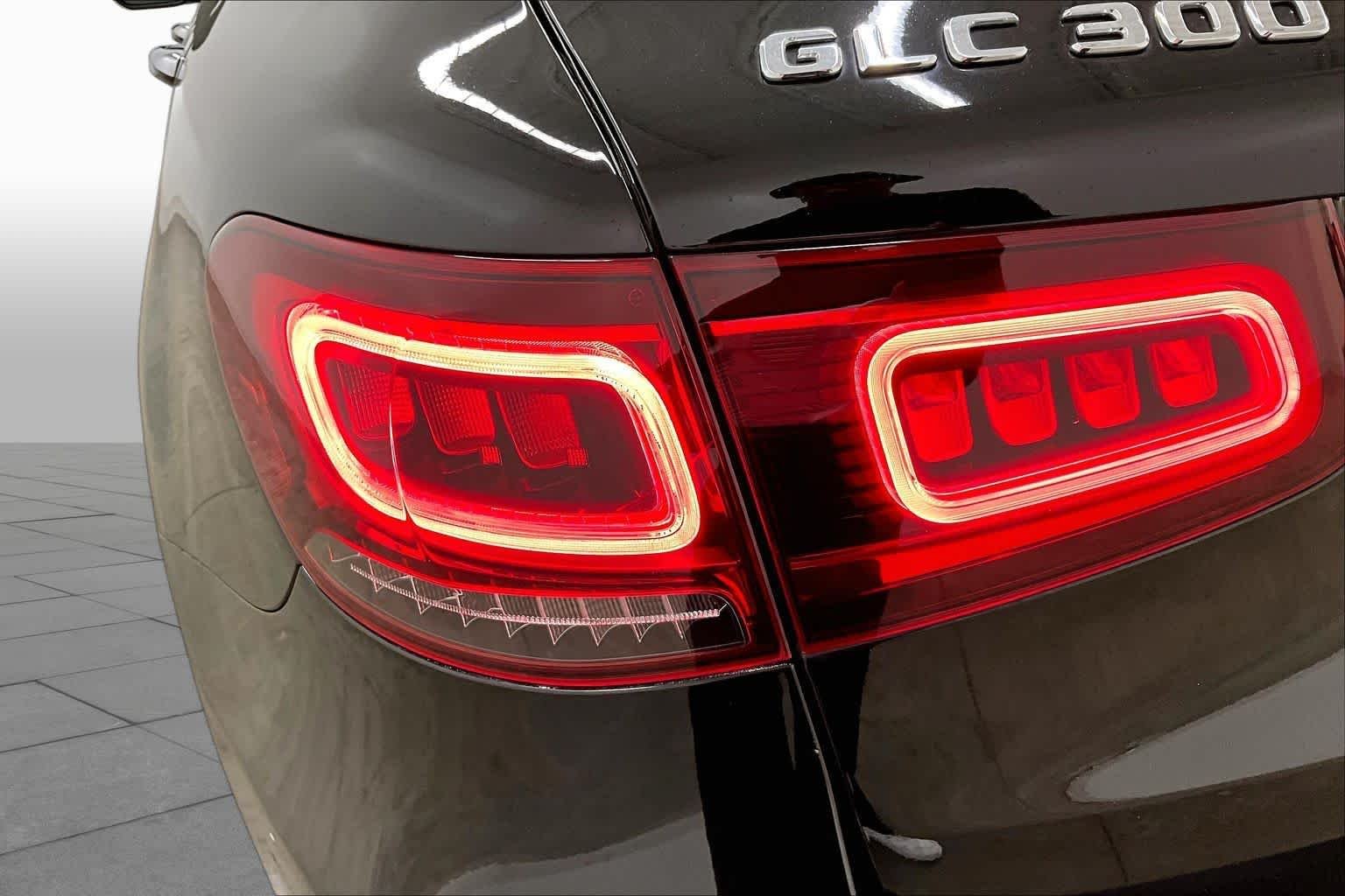 Used 2022 Black Mercedes-Benz GLC 300 image 28