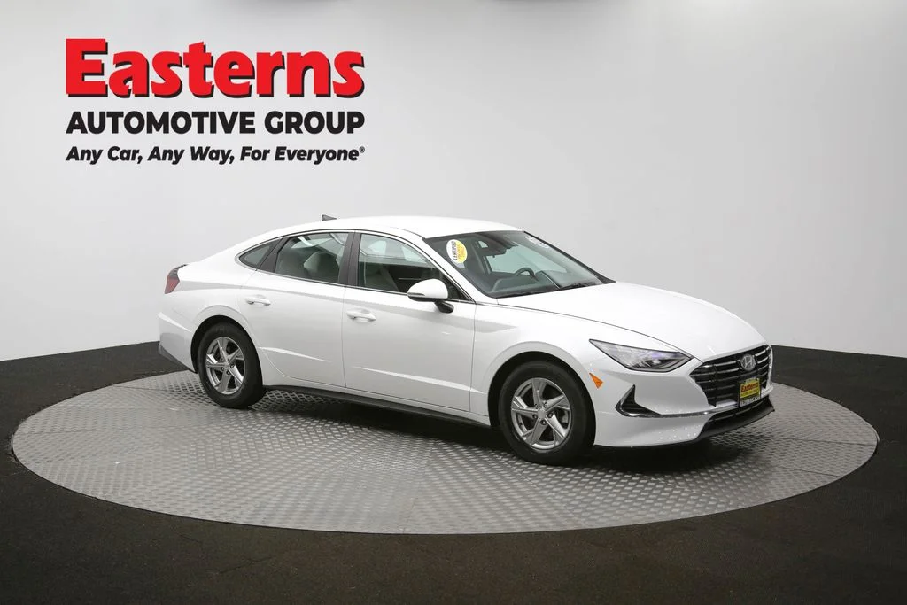 Used 2022 White Hyundai SE image 44