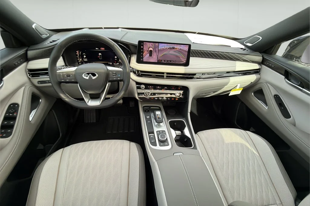 New 2027 2T RAD WHT INFINITI Autograph AWD image 19