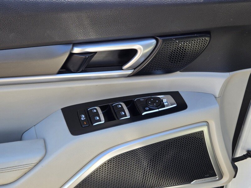 Used 2020 Snow White Pearl KIA S FWD image 17