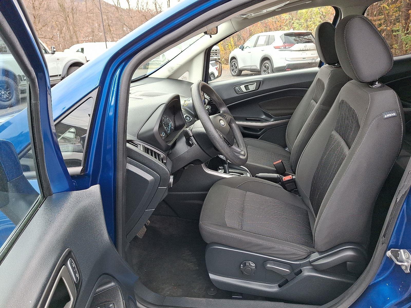 Used 2022 Lightning Blue Metallic Ford SE image 14