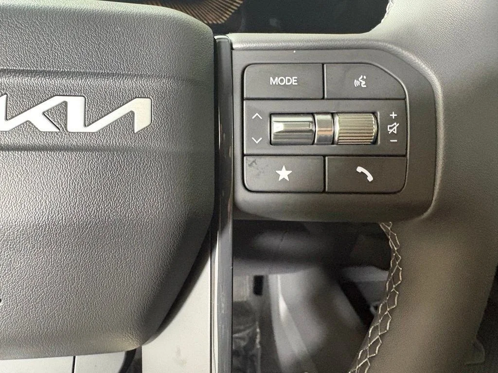 New 2027 Pale Gray Kia S image 25