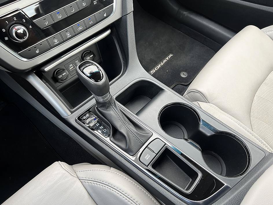 Used 2017 Shale Gray Metallic Hyundai Sport image 16