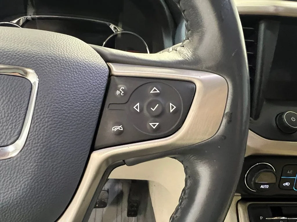 Used 2020 White GMC Denali image 21