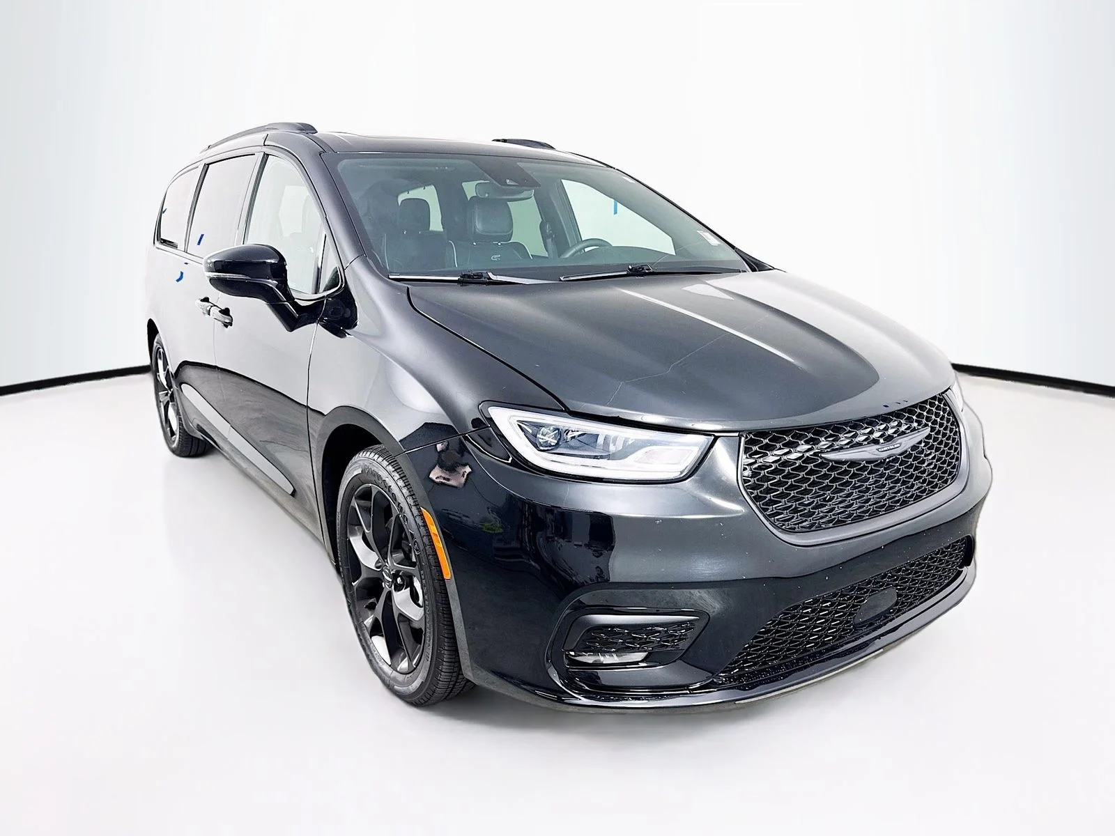 2025 Chrysler Pacifica Limited's photo