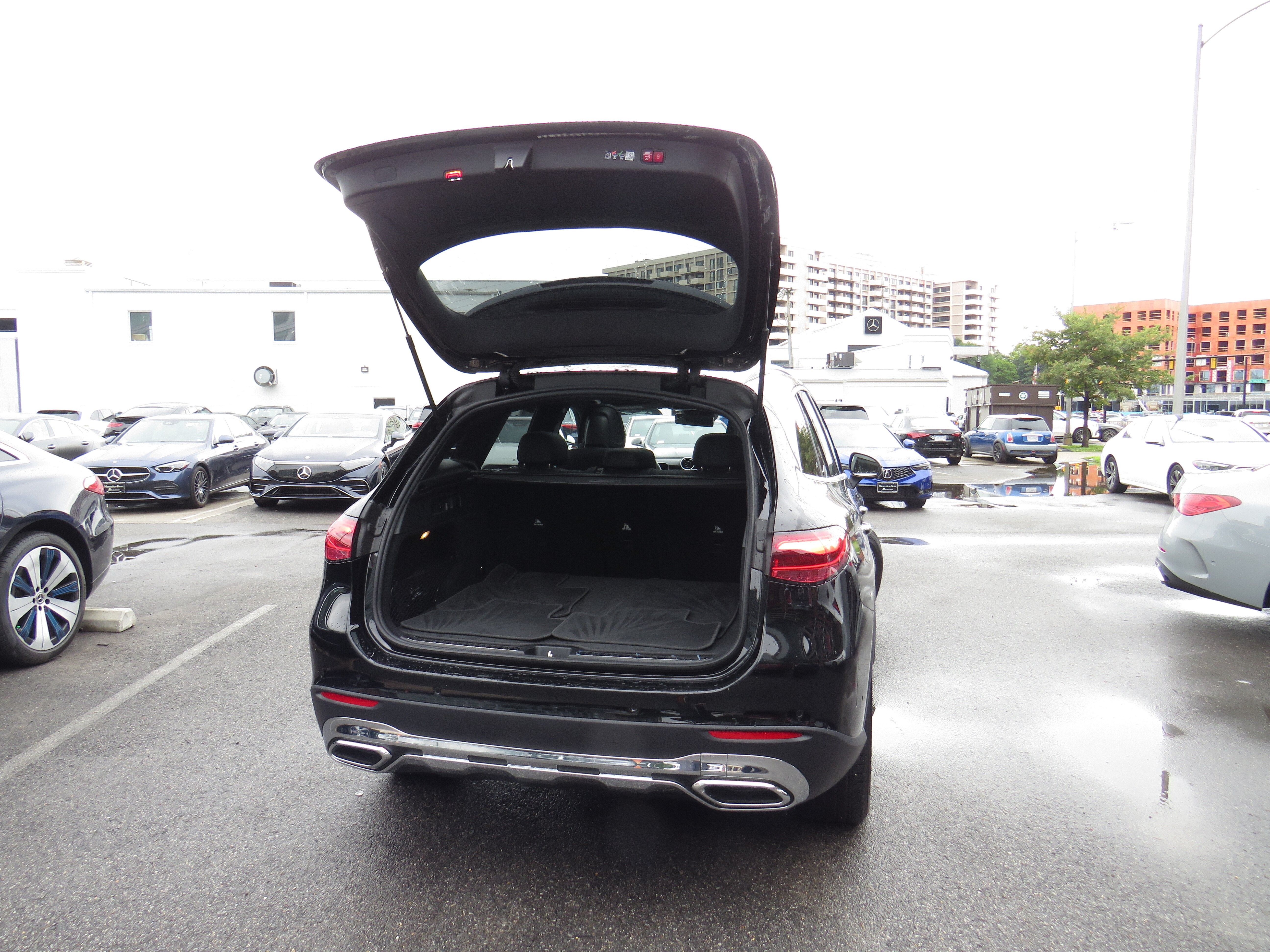Used 2026 Black Mercedes-Benz GLC 300 4MATIC® image 31