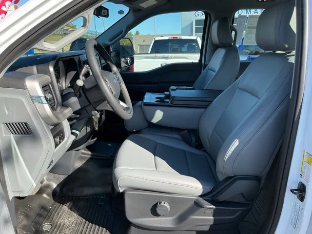 New 2027 Oxford White Ford F-350® XL image 18