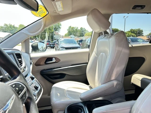 Used 2021 White Chrysler LXI image 30