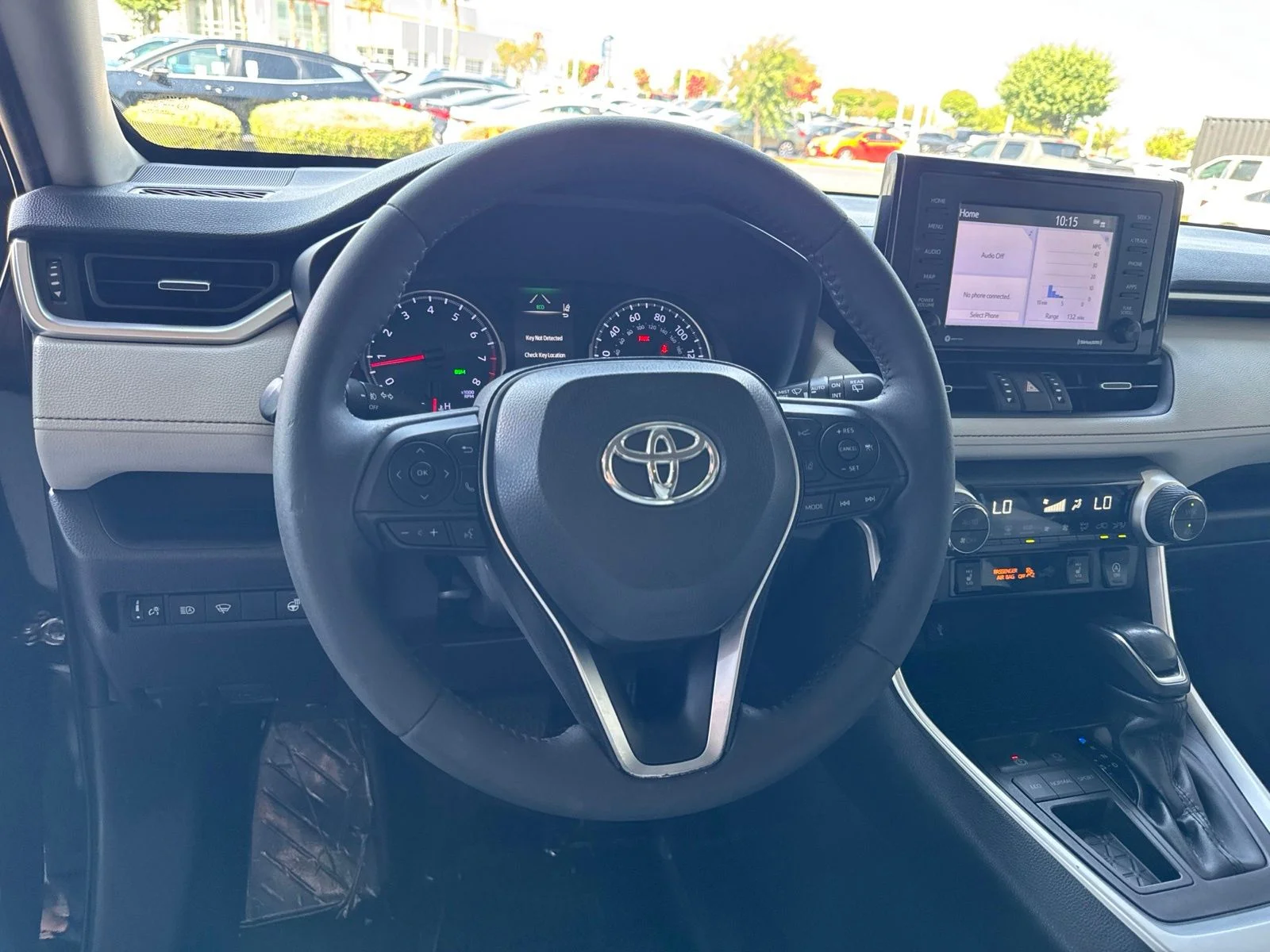 Used 2020 Midnight Black Metallic Toyota XLE Premium image 17
