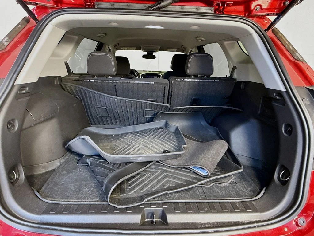 Used 2022 Cayenne Red Tintcoat GMC SLE image 26