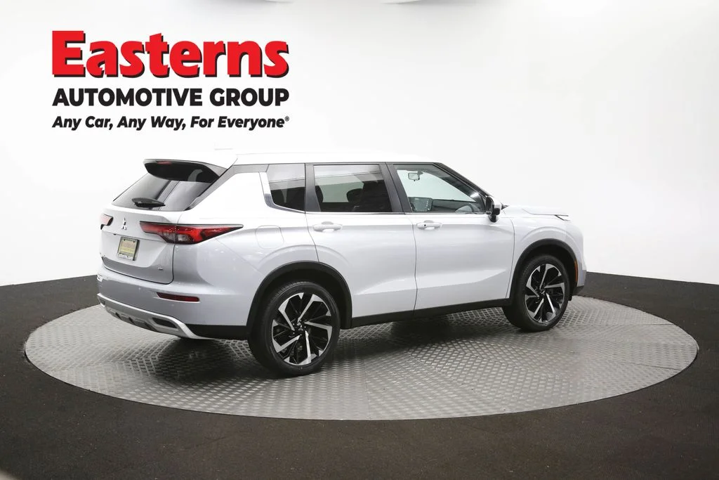 Used 2024 White Mitsubishi SE image 41
