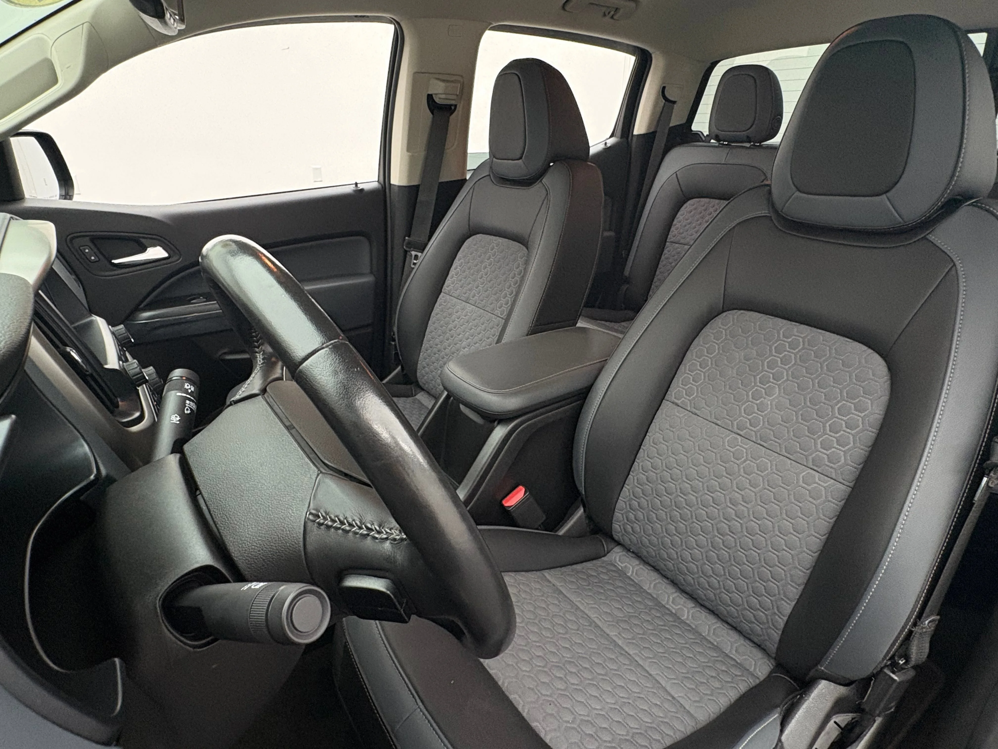 Used 2018 BLACK Chevrolet 4WD Z71 image 18