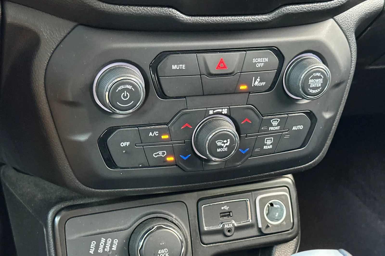 Used 2023 Gray Jeep Latitude image 21