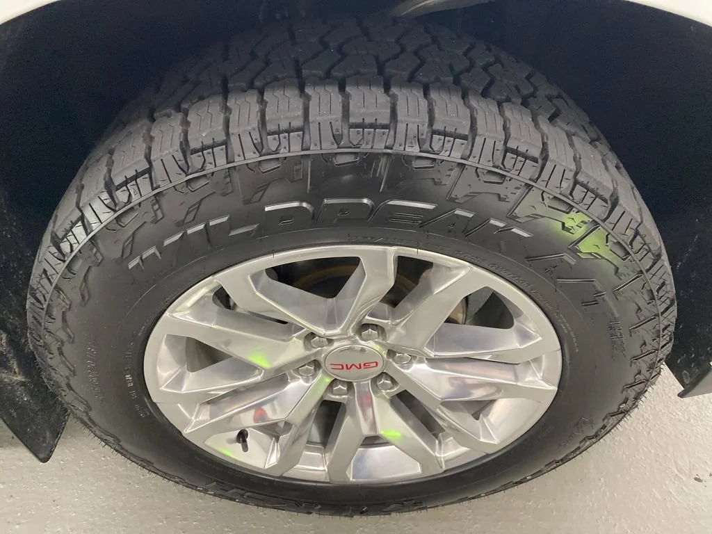 Used 2022 WHITE FROST TRICOAT GMC SLT image 4