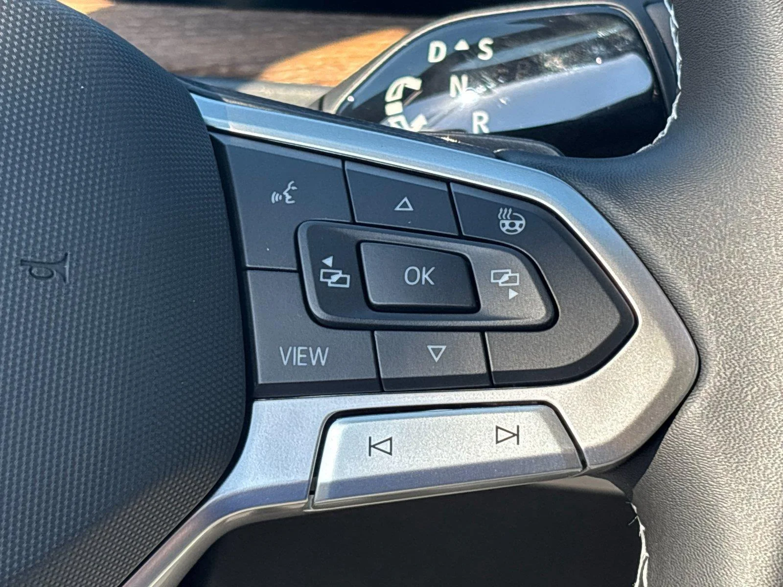 New 2027 Pure Gray Volkswagen SE w/Technology image 19