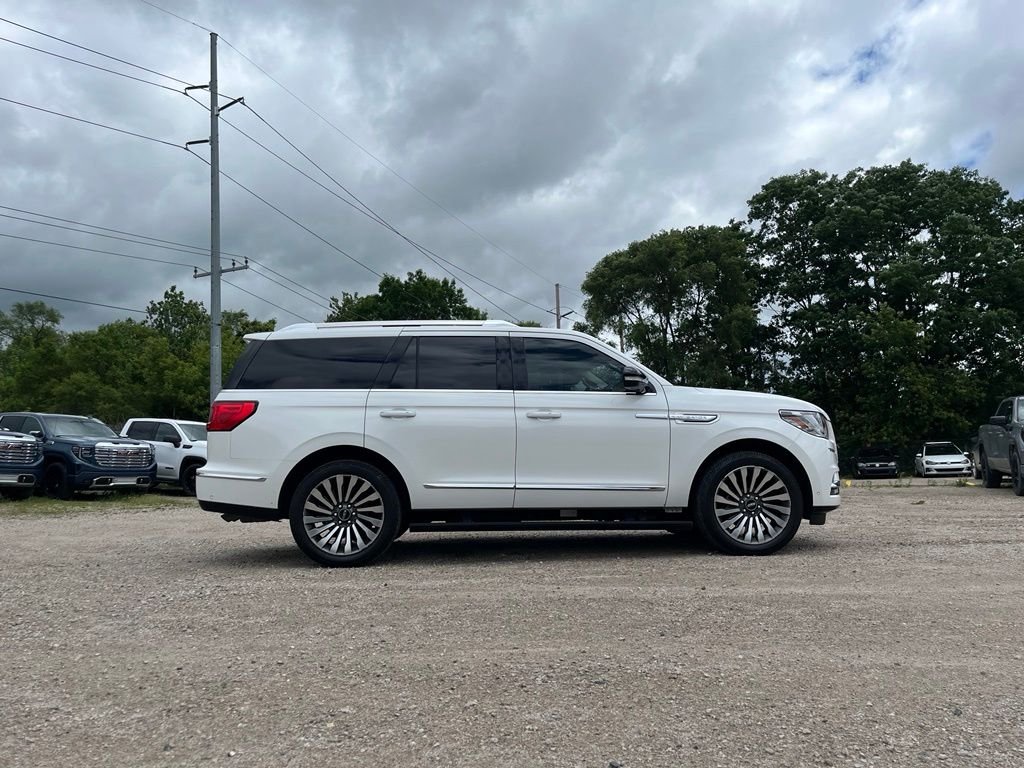 Used 2020 White Lincoln Reserve image 8