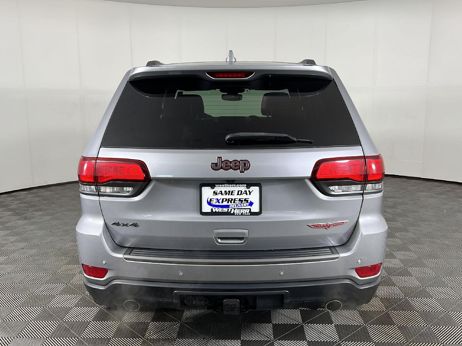 Used 2020 Billet Silver Metallic Clearcoat Jeep Trailhawk image 4