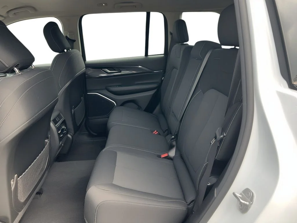 Used 2022 White Jeep Laredo image 7