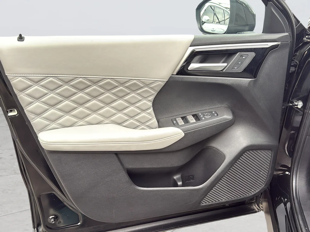 Used 2023 Black Mitsubishi SEL image 24