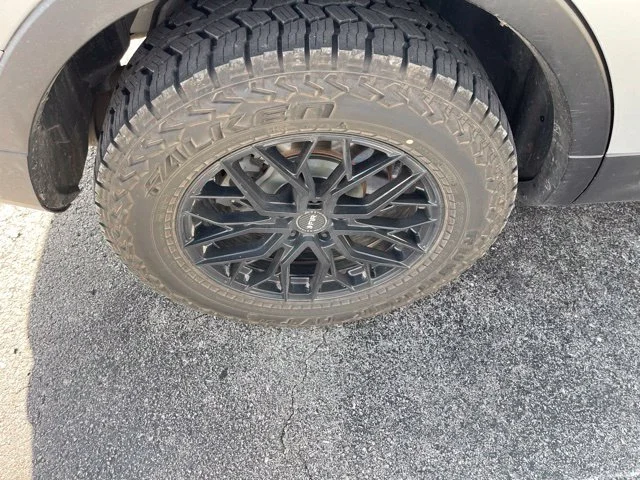 Used 2018 Silver Ford XLT image 10