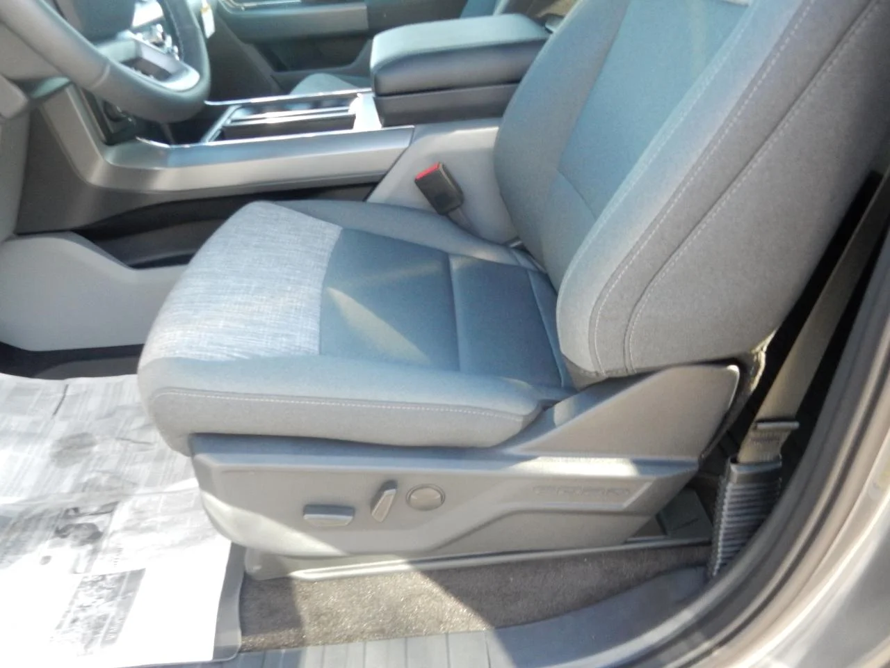 New 2022 Gray Ford XLT 4WD SUPERCREW 5.5 ft BO image 28