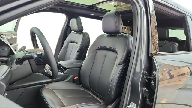 New 2026 Baltic Gray Metallic Clearcoat Jeep Limited image 19